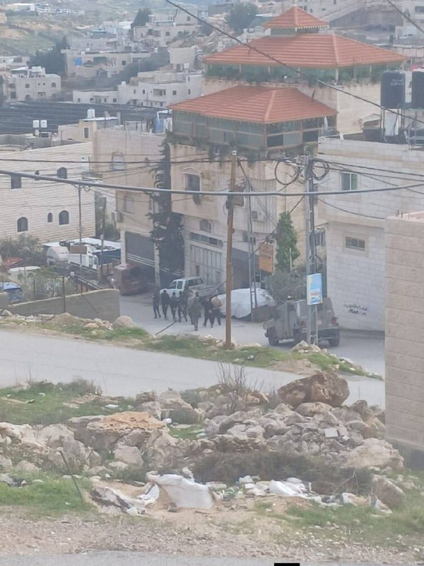 قوات الاحتلال تعتقل عددًا من المواطنين خلال اقتحامها الواسعة للمنطقة الجنوبية في مدينة الخليل....