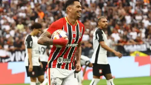 Luciano lamenta empate no clássico e diz que clima no São Paulo foi de derrota