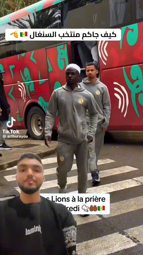 9YJFWOhOLd5 0 C .jpg