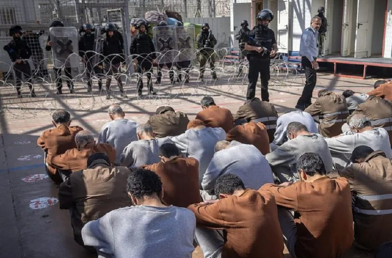 مؤسسات الأسرى:

- بلغ عدد الأسرى والمعتقلين في سجون الاحتلال أكثر من (9350) أسيرًا ومعتقلًا، حتى بداية شهر كانون الثاني/يناير 2026.

- من بينهم (53) أ...