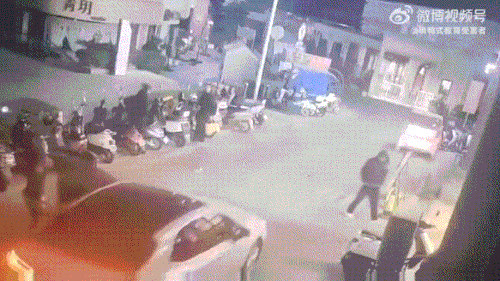 本以为是力挽狂澜，没想到是自爆.gif