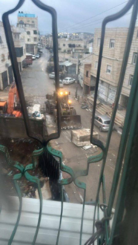 حملة أمنية غير مسبوقة تنفذها قوات الاحتلال في المنطقة الجنوبية بمدينة الخليل، شملت اعتقالات واسعة، وفرض حظر للتجوال، وإغلاق عدد من الطرق....