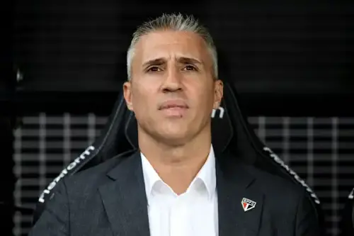 Crespo neutraliza Corinthians, mas Tricolor cede empate no fim