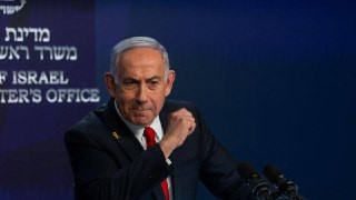 نتنياهو:
▪ نحن على وشك بدء المرحلة الثانية من مخطط ترمب في غزة
▪ حماس ستجرد من سلاحها، وغزة ستسلم إما بالطريقة السهلة أو بالطريقة الصعبة
▪ لدينا خلاف ...