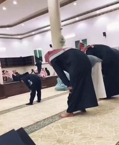 Ja9Sh4BqO0gIiagZ.jpg