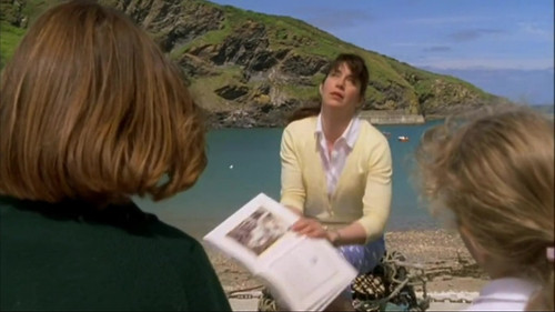 Doc Martin s3e1 The Apple Doesn't Fall Caroline Catz faint 1.jpg