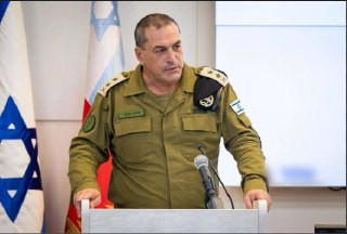 رئيس أركان الجيش الإسرائيلي إيال زامير: أمام حجم التهديدات المتعددة الساحات، تقف قيادة الجبهة الداخلية في حالة دفاعية جاهزة، مدربة ومتأهبة، وفي الوقت ...