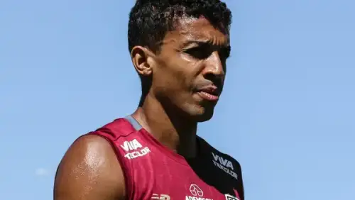 Volante ex-São Paulo é elogiado por técnico; Athletico se aproxima de acerto no mercado