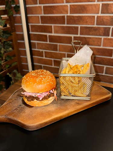 Pulled Beef Burger.jpg