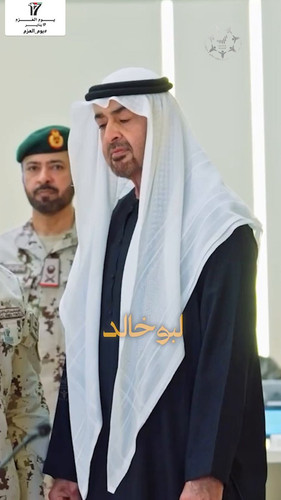 Lx O2ElosB53hy E.jpg