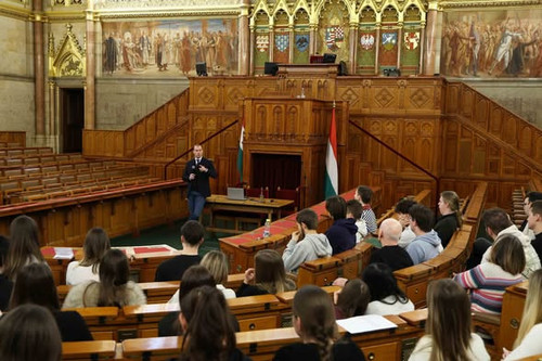 619834769 1409467733884211 4314564830163696288 n.jpg?stp=dst jpg s590x590 tt6& nc cat=102&ccb=1 7& n.jpg