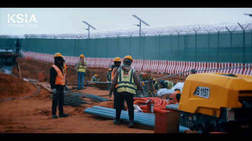 تدشين الأعمال الانشائية للمدرج الثالث KSIA Third runway works commencement 1 16 screenshot.jpg