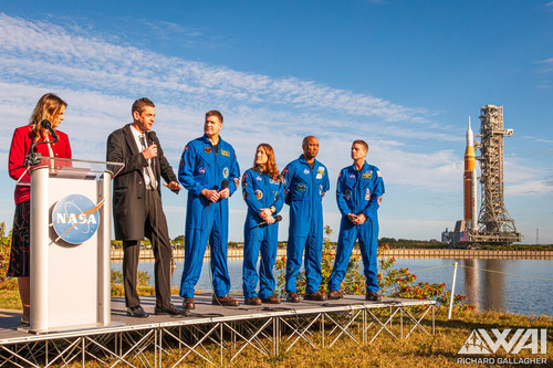 G 8094AW8AAtiIl?format=jpg.jpg