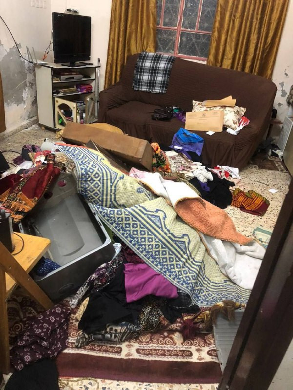 آثار التخريب الذي خلفه جنود الاحتلال في أحد المنازل خلال اقتحام مخيم بلاطة ...