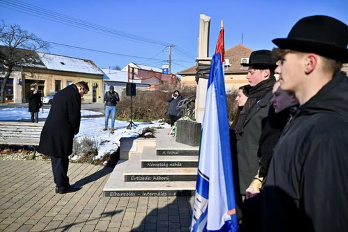 618695043 900377309601816 6963801052840486154 n.jpg?stp=cp6 dst jpg s590x590 tt6& nc cat=101&ccb=1 7.jpg