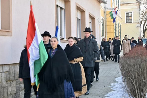 619751904 900377169601830 932937980084961828 n.jpg?stp=cp6 dst jpg s590x590 tt6& nc cat=106&ccb=1 7&.jpg