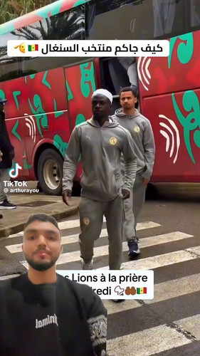 9YJFWOhOLd5 0 C .jpg