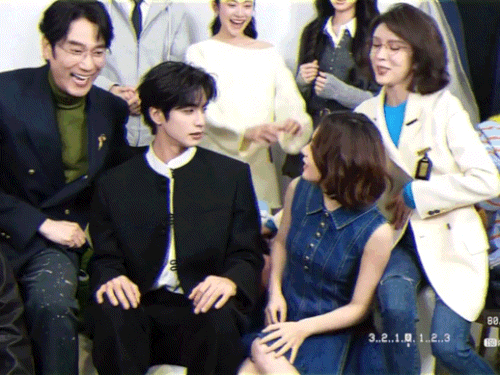 A5A74296 64AF 4E74 81FF 16D65C2C2B50.gif