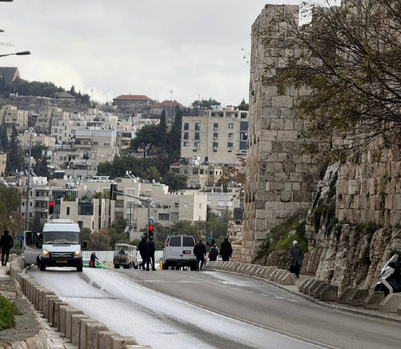 قوات الاحتلال تنتشر في طريق سوق الجمعة وتعرقل وصول الأهالي إلى المسجد الأقصى...