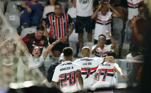 Torcedores do São Paulo reagem à nova camisa II do Flamengo: "Parece que copiaram demais"