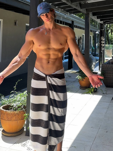 curlyboydorian real 1757415655 3717794438815834754 67836864450.jpg