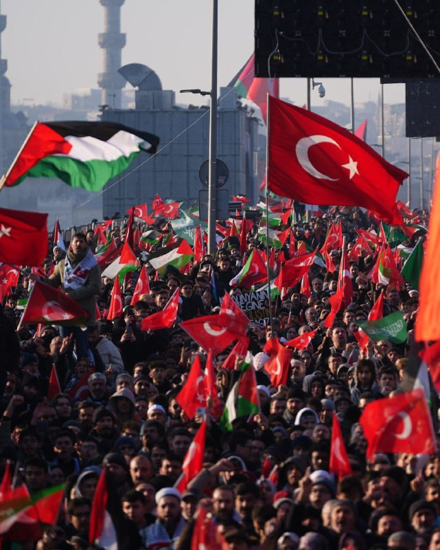 تزامنًا مع تظاهرة ضخمة في إسطنبول لدعم فلسطين، أكد وزير العدل التركي، يلماز طونتش، أن تركيا لن ترضخ أو تصمت، وأن تظاهرة اليوم تعكس موقفًا أخلاقيًا ثاب...