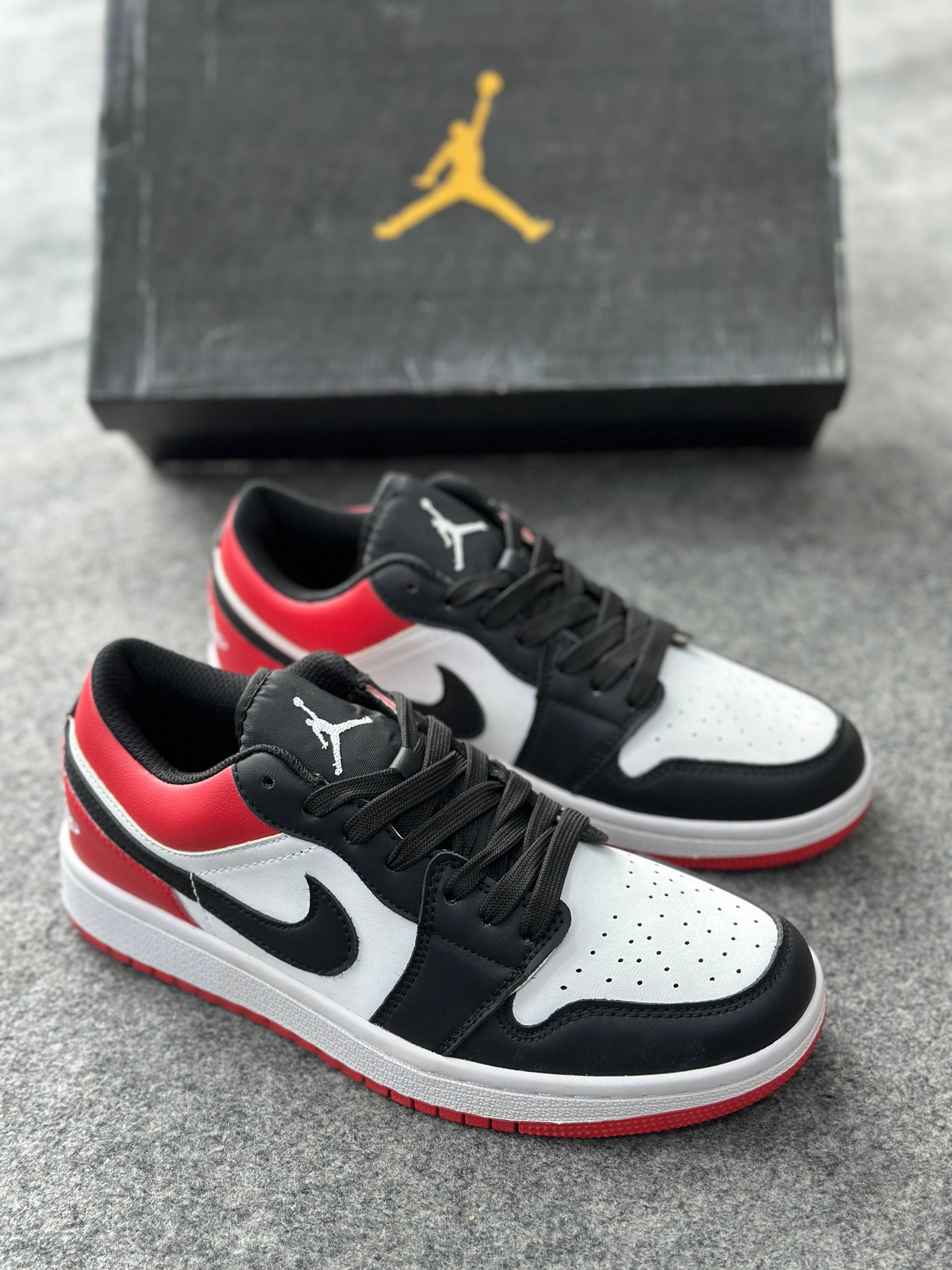 Air Jordan 1 Low Black Toe , X 11 Rbk