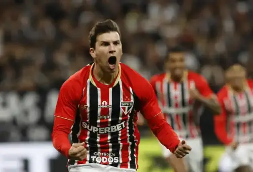 Tapia se destaca no São Paulo e ganha a confiança de Crespo no ataque da temporada