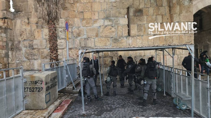 اعتقلت قوات الاحتلال المقدسي جواد صيام من باب الأسباط بعد احتجازه....