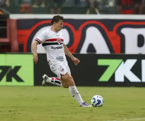 Tapia em destaque: São Paulo avalia temporada do jogador e torcida já se manifesta em votação