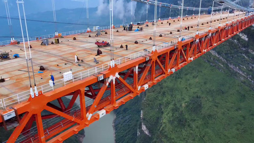 EYNH9HWRxy8Ba82 .jpg