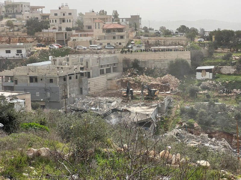 صور من عمليات الهدم التي ينفذها جيش الاحتلال في قرية برطعة بالداخل الفلسطيني المحتل....