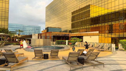 INSIDE Manila Bay City – LAS VEGAS of the Philippines 🇵🇭 Home to MASSIVE CASINOS & SHOPPING MALLS! 6.jpg