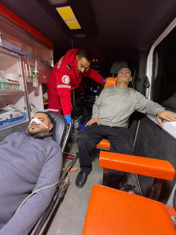 مصادر محلية: قوات الاحتلال تعتدي على الشاب "مالك العناتي" ووالده بالضرب خلال اقتحام مخيم الفوار جنوب الخليل....