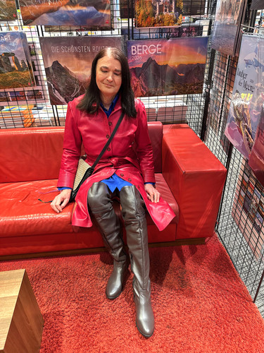 Volllederfrau Gabriele Kleid.jpg