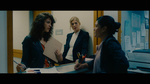 I.Care.a.Lot.2021.2160p.NF.WEB DL.CZ EN.DD+5.1.DoVi.HDR.HEVC XEBEC.mkv 20260127 225449.292.jpg