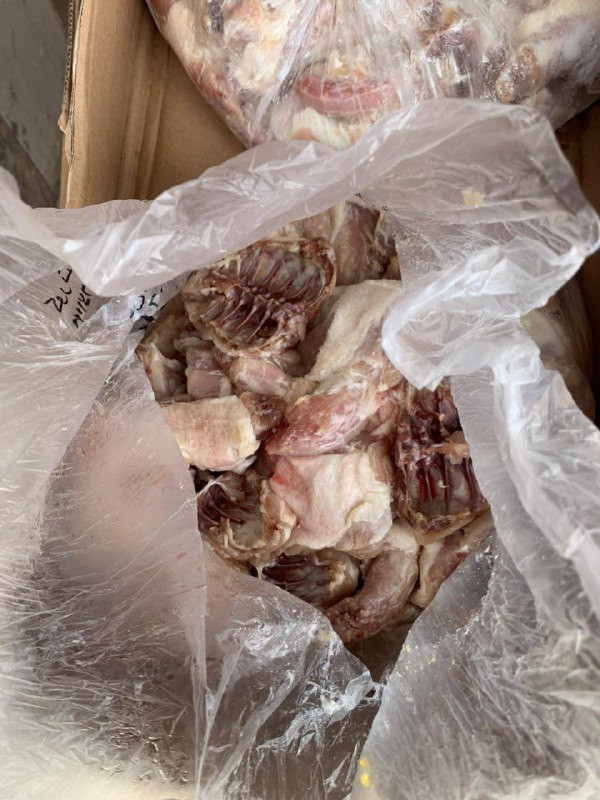 اتلاف 412 كيلو من اللحوم الفاسدة في احدى ملاحم جنوب الخليل ....