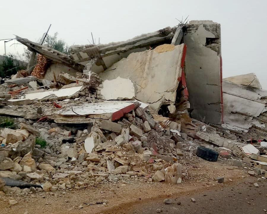 وسائل إعلام لبنانية: عند الساعة 11:00 ليلاً نفذت قوات الاحتلال تفجيرًا لأحد المنازل في بلدة يارين بعد توغلها نحو 1500 م بعيدًا عن الجدار الحدودي....