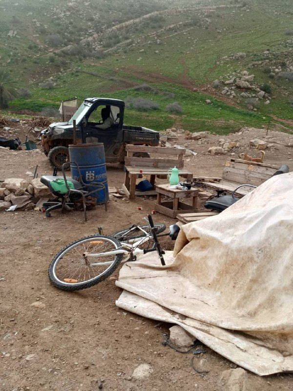 🟨 مستوطنون يستفزون الأهالي بين مساكنهم في خربة المالح شمال شرق مدينة طوباس....