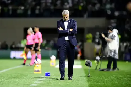 Chegada de Rafinha amplia pressão e deixa futuro de Crespo em xeque no São Paulo