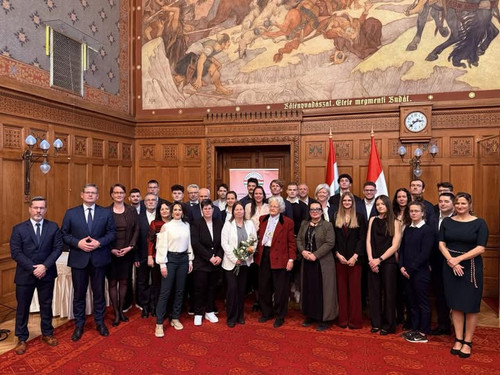 619850295 1423257225908446 7082774102865993087 n.jpg?stp=cp6 dst jpg s720x720 tt6& nc cat=103&ccb=1 .jpg