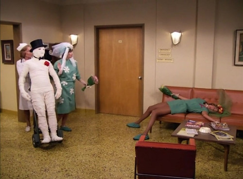 Laverne & Shirley s8e1 The Mummy's Bride Penny Marshall faint 2.jpg