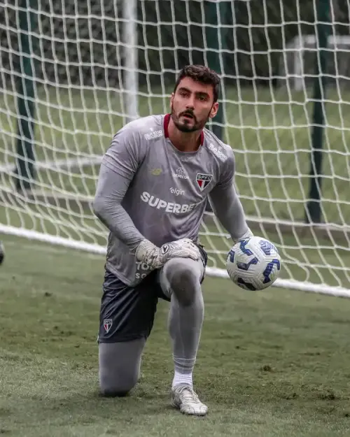 São Paulo elege os melhores e piores da temporada 2025; polêmica e críticas dominam votação!