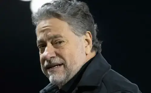 Julio Casares se movimenta nos bastidores para evitar impeachment após queda de apoiadores