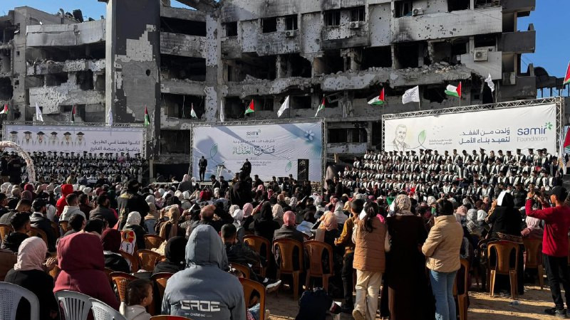 من داخل مستشفى الشفاء المدمر، تم تخريج 300 طبيب جديد في غزة....