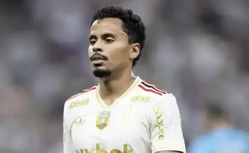 Reforço de peso? São Paulo tenta volante do Flamengo e prepara proposta milionária