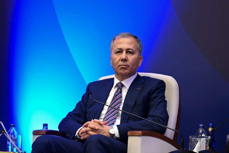 وزير الداخلية التركي علي يرلي قايا: "حين صمت العالم ودفن ضميره، رفعت تركيا صوت الإنسانية، وقالت بوضوح: نحن إلى جانب غزة وفلسطين. لن نرضخ، لن نصمت، ولن...