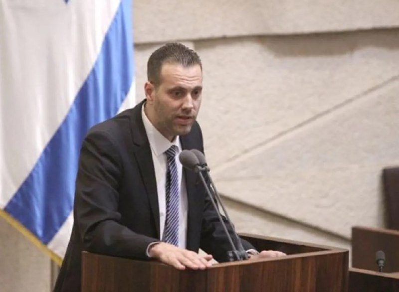 قال وزير الثقافة الإسرائيلي، عضو حزب الليكود الحاكم، إن غزة ملك لإسرائيل، وأن الفلسطينيين في القطاع هم "ضيوف تسمح لهم السلطات الإسرائيلية بالبقاء هناك...