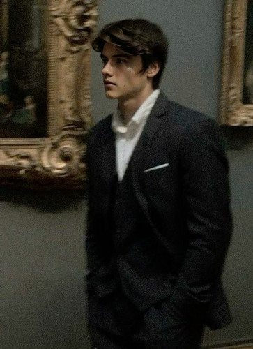 Louis partridge (3).jpg