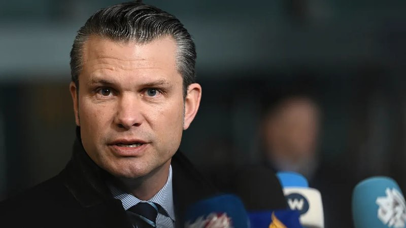 وزير حرب أميركا في رسالة للصين وروسيا: أهلاً بكم في عام 2026، وقوتنا العسكرية يمكننا استخدامها في أي مكان وفي أي زمان، وعمليتنا العسكرية في فنزويلا أظ...